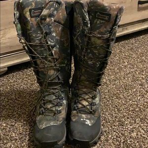 Size 9 W rocky snake boots